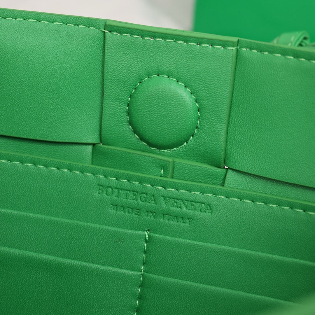 Bottega Veneta Small Cassette Small Intreccio leather bag 💚 - onlinechics.com
