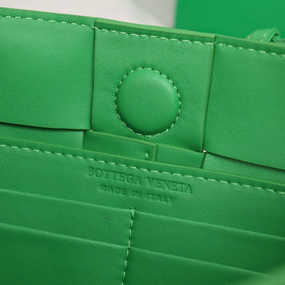 Bottega Veneta Small Cassette Small Intreccio leather bag 💚 - onlinechics.com