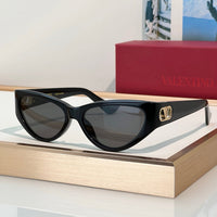Valentino Vain Light VG0014S 001 Sunglasses✨