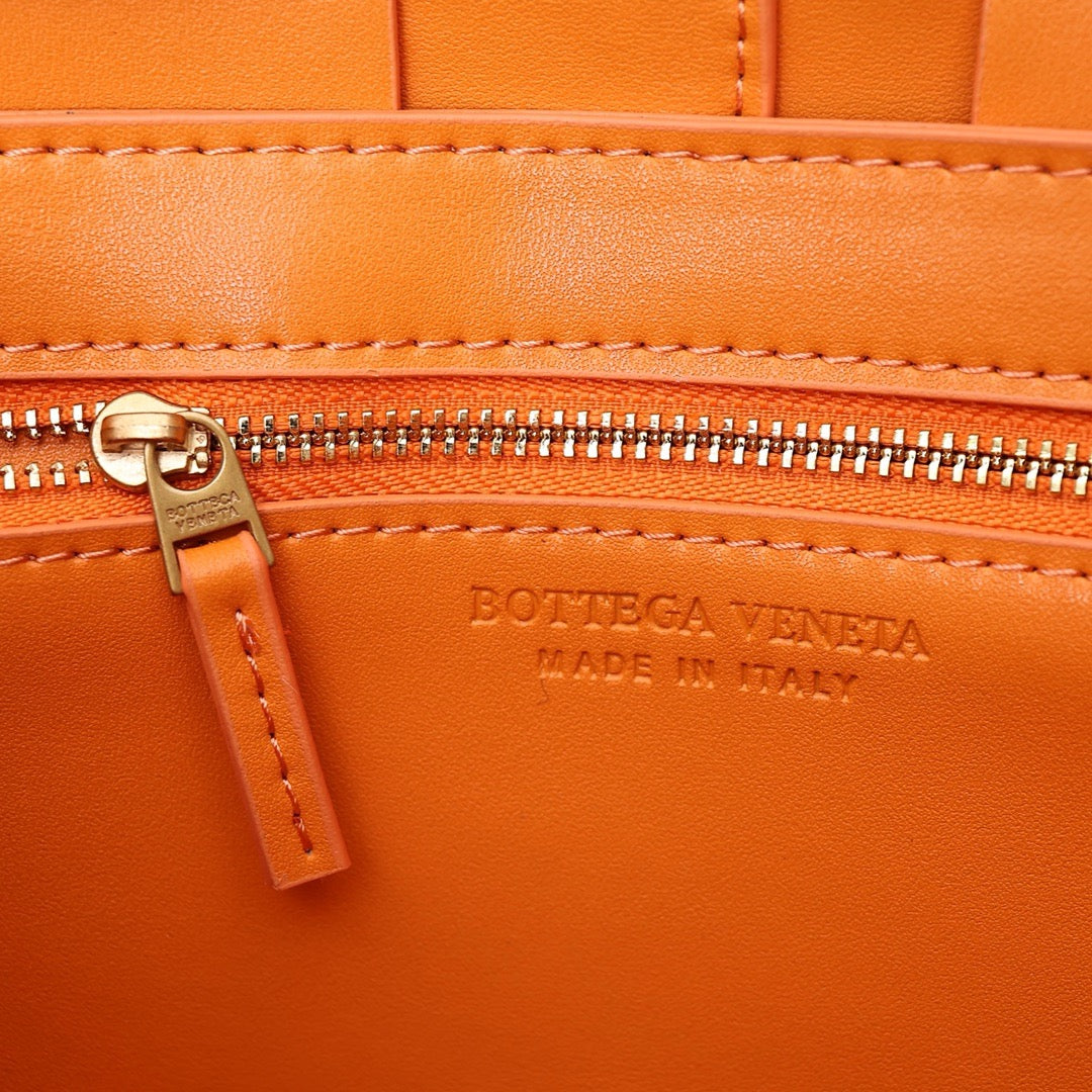 Bottega Veneta Small Cassette Small Intreccio leather bag 💚 - onlinechics.com