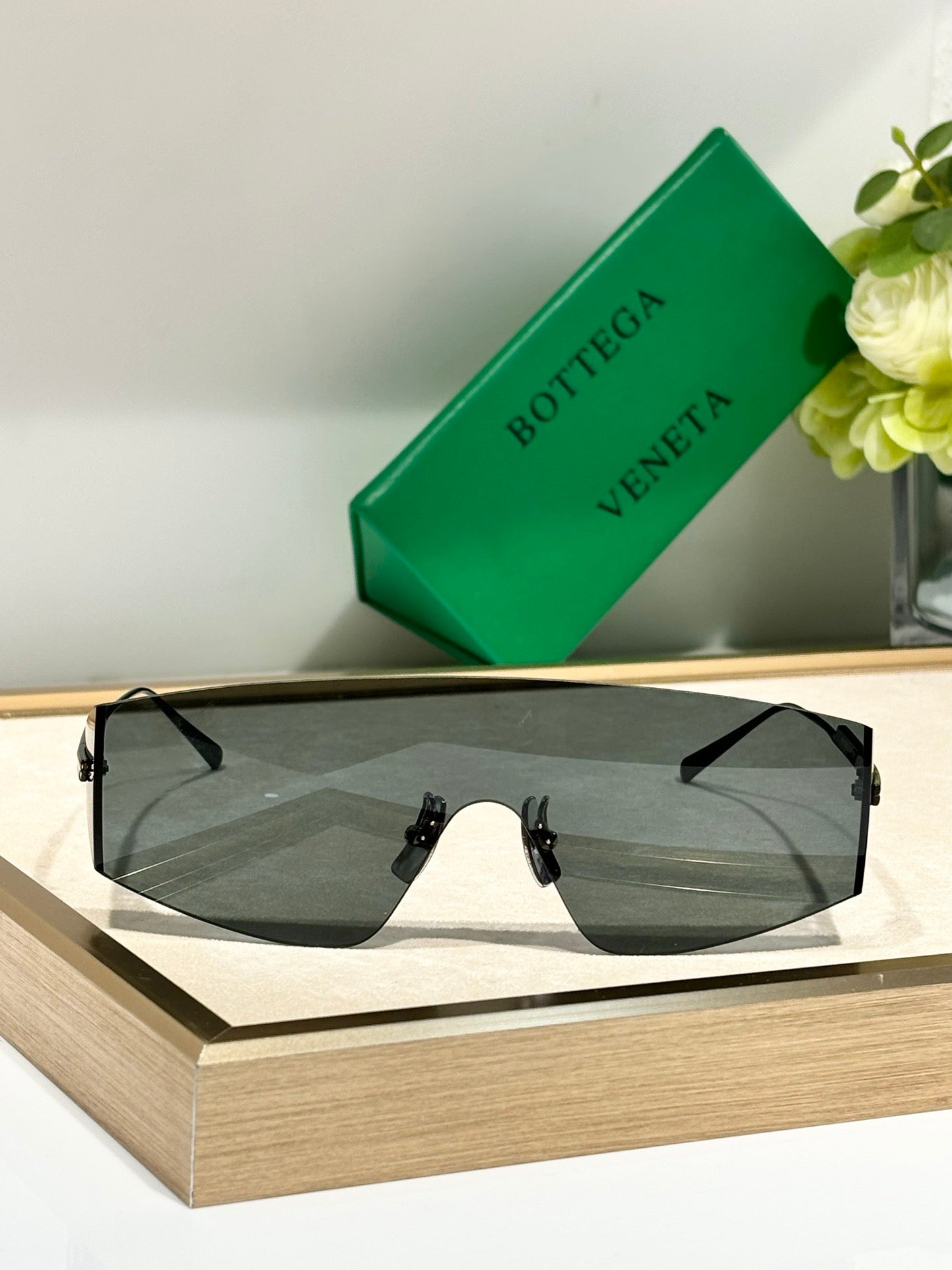 -  BOTTEGA VENETA BV1299S Unapologetic Sunglasses💚