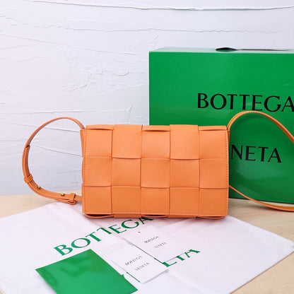 Bottega Veneta Small Cassette Small Intreccio leather bag 💚 - onlinechics.com