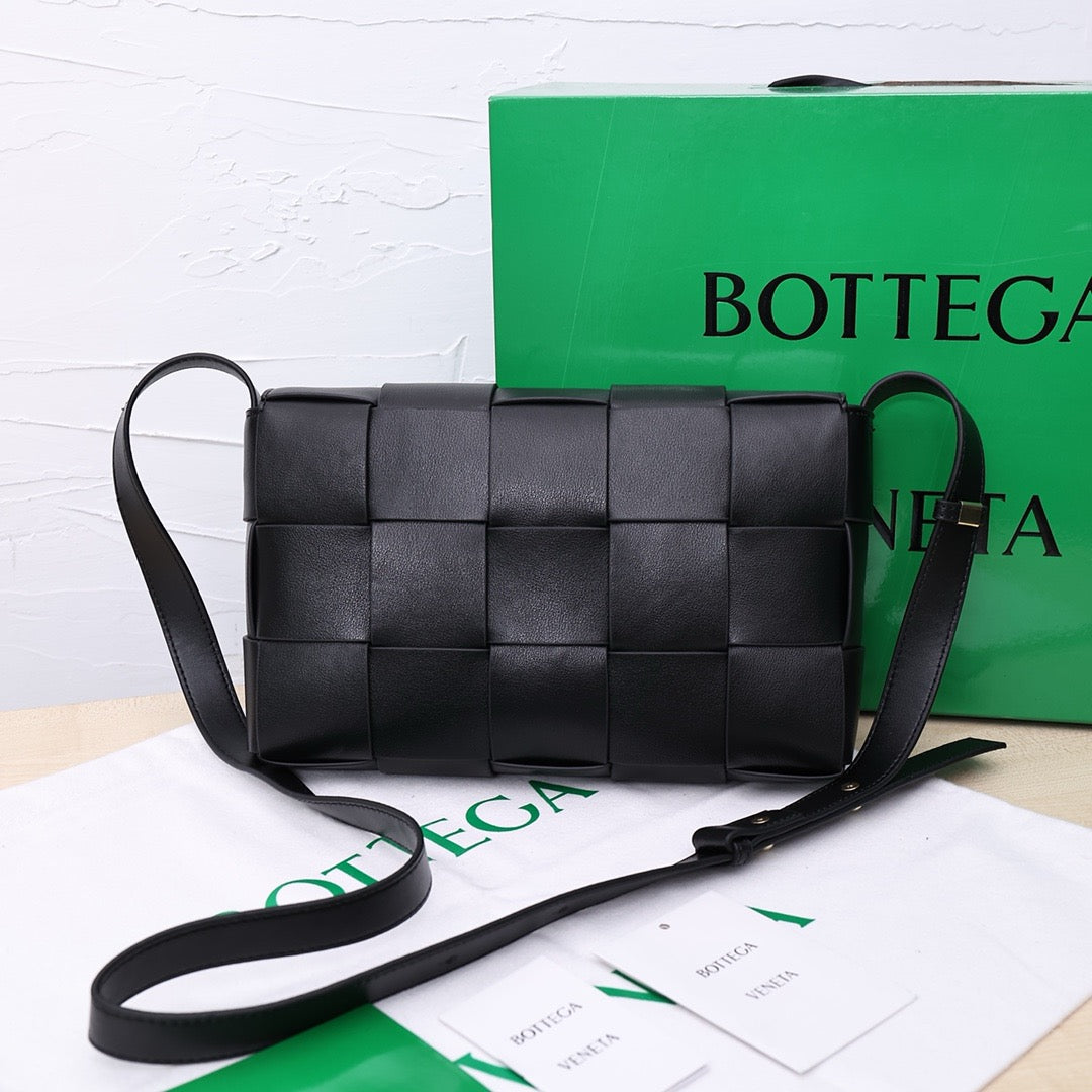 Bottega Veneta Small Cassette Small Intreccio leather bag 💚 - onlinechics.com