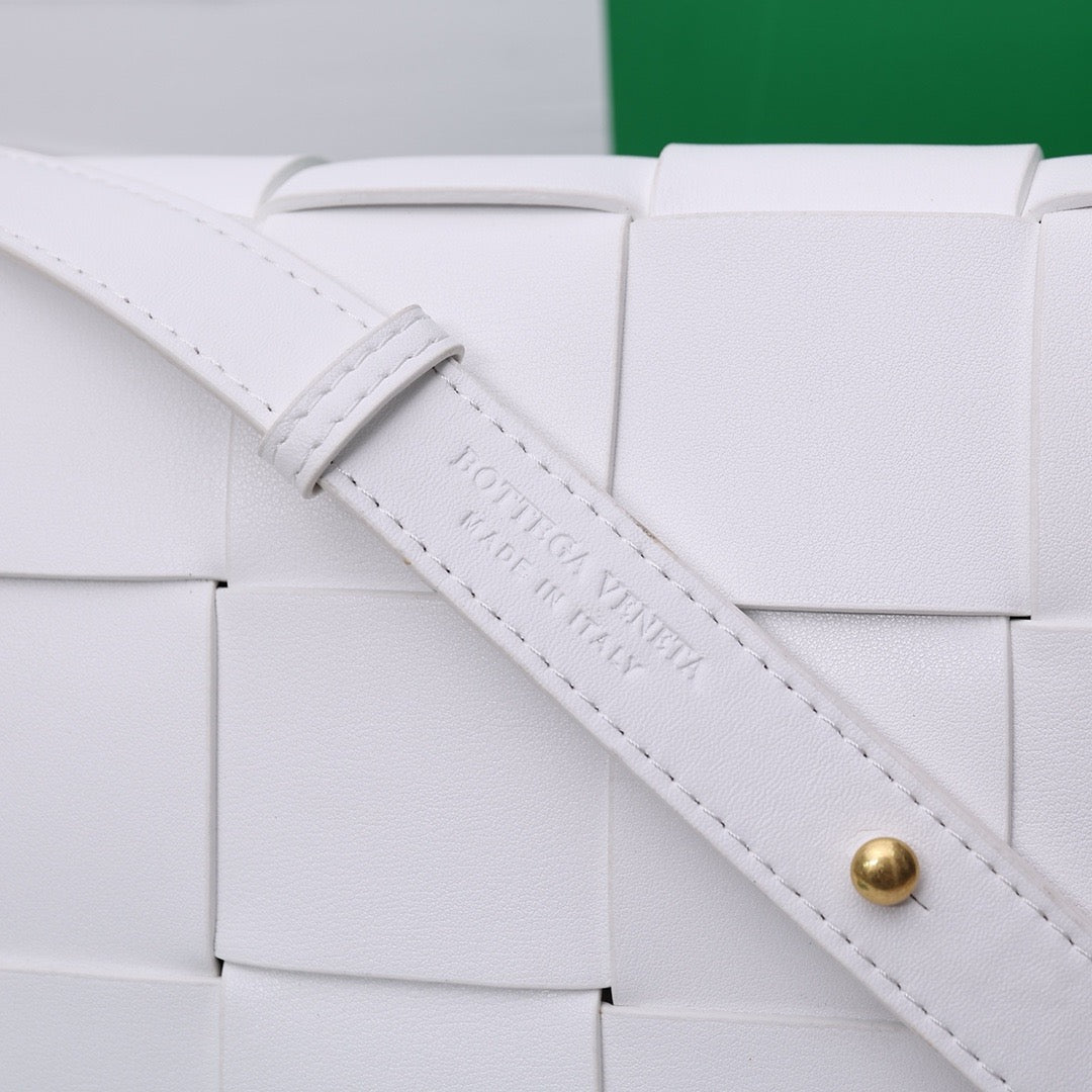 Bottega Veneta Small Cassette Small Intreccio leather bag 💚 - onlinechics.com