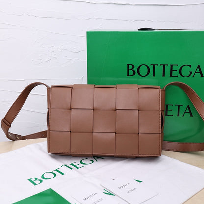 Bottega Veneta Small Cassette Small Intreccio leather bag 💚 - onlinechics.com