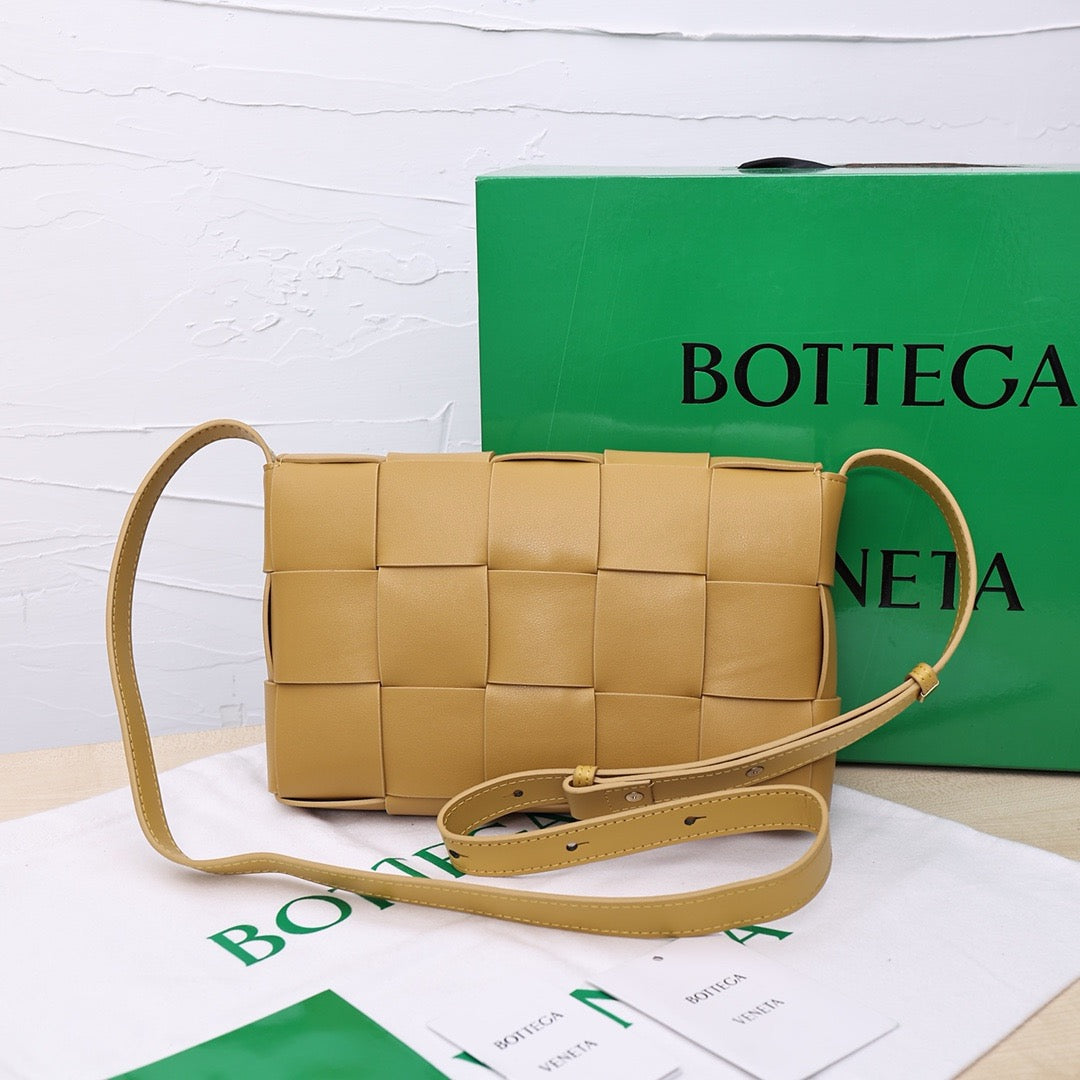 Bottega Veneta Small Cassette Small Intreccio leather bag 💚 - onlinechics.com