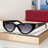 Valentino Vain Light VG0014S 001 Sunglasses✨