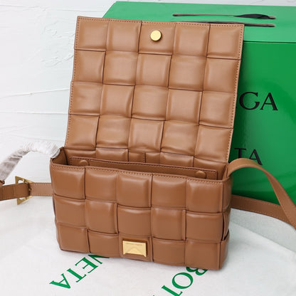 Bottega Veneta Classic size Padded Cassette leather bag 💚 - onlinechics.com