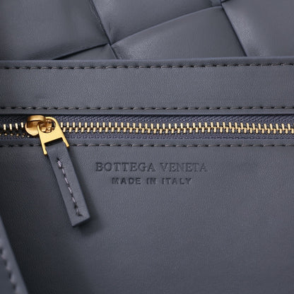 Bottega Veneta Classic size Padded Cassette leather bag 💚 - onlinechics.com