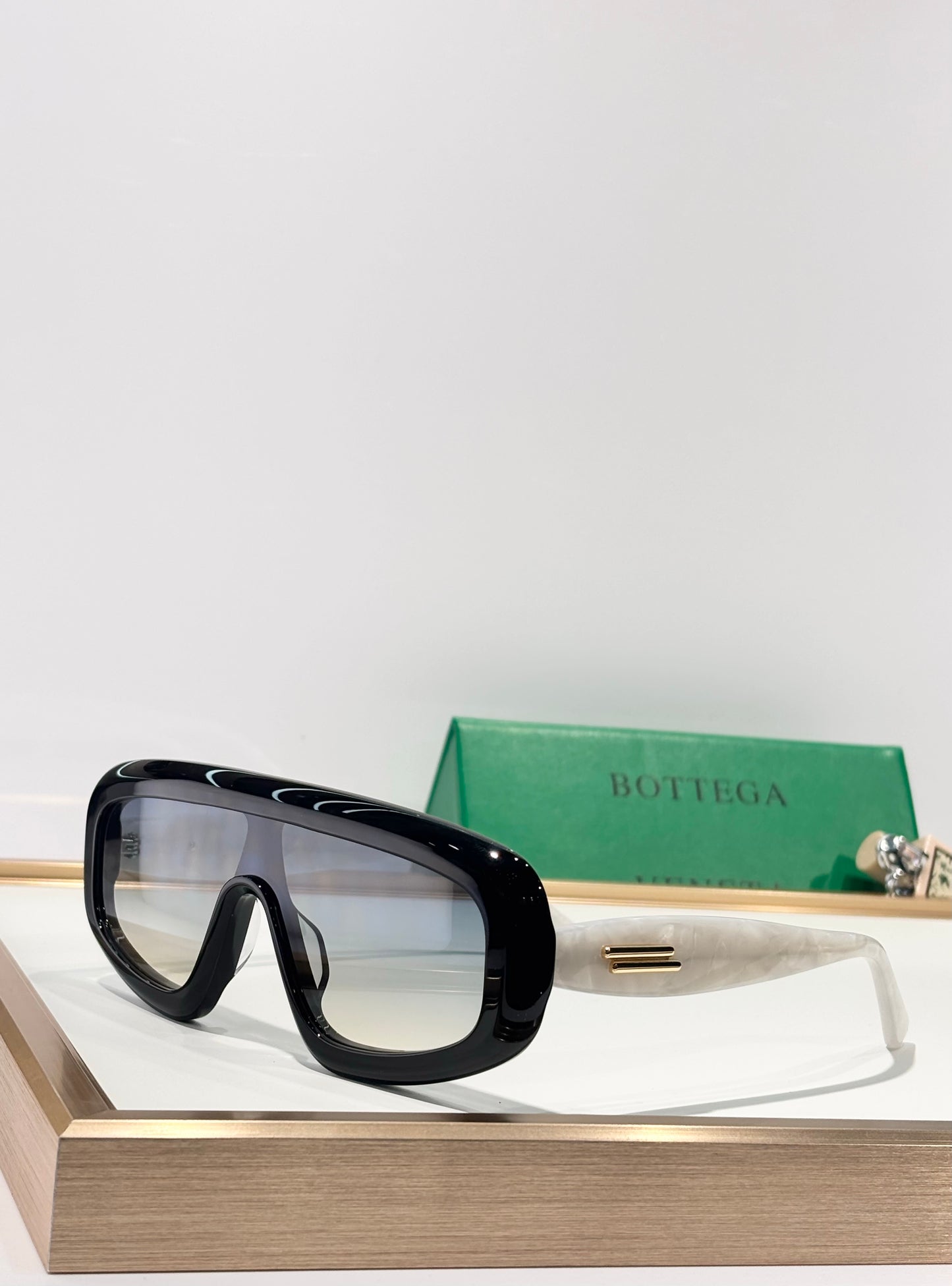 BOTTEGA VENETA  BV1281S 001 - As Seen On Tracee Ellis Ross & Pooja Hegde Sunglasses💚
