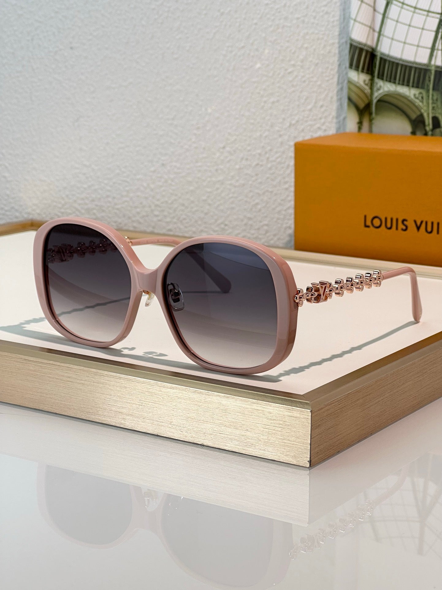 Louis Vuitton Z2456U LV Bloom Round Square Sunglasses  ✨ $650