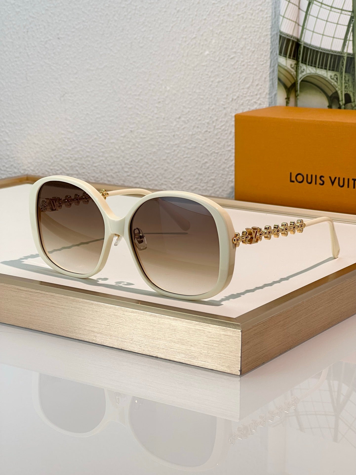 Louis Vuitton Z2456U LV Bloom Round Square Sunglasses  ✨ $650