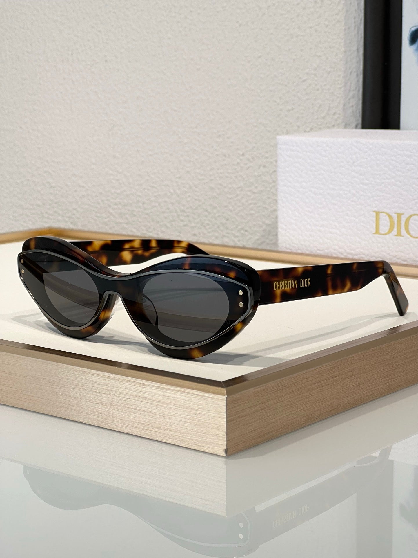 DIOR DiorMeteor B1I Cat Eye 146mm Sunglasses✨