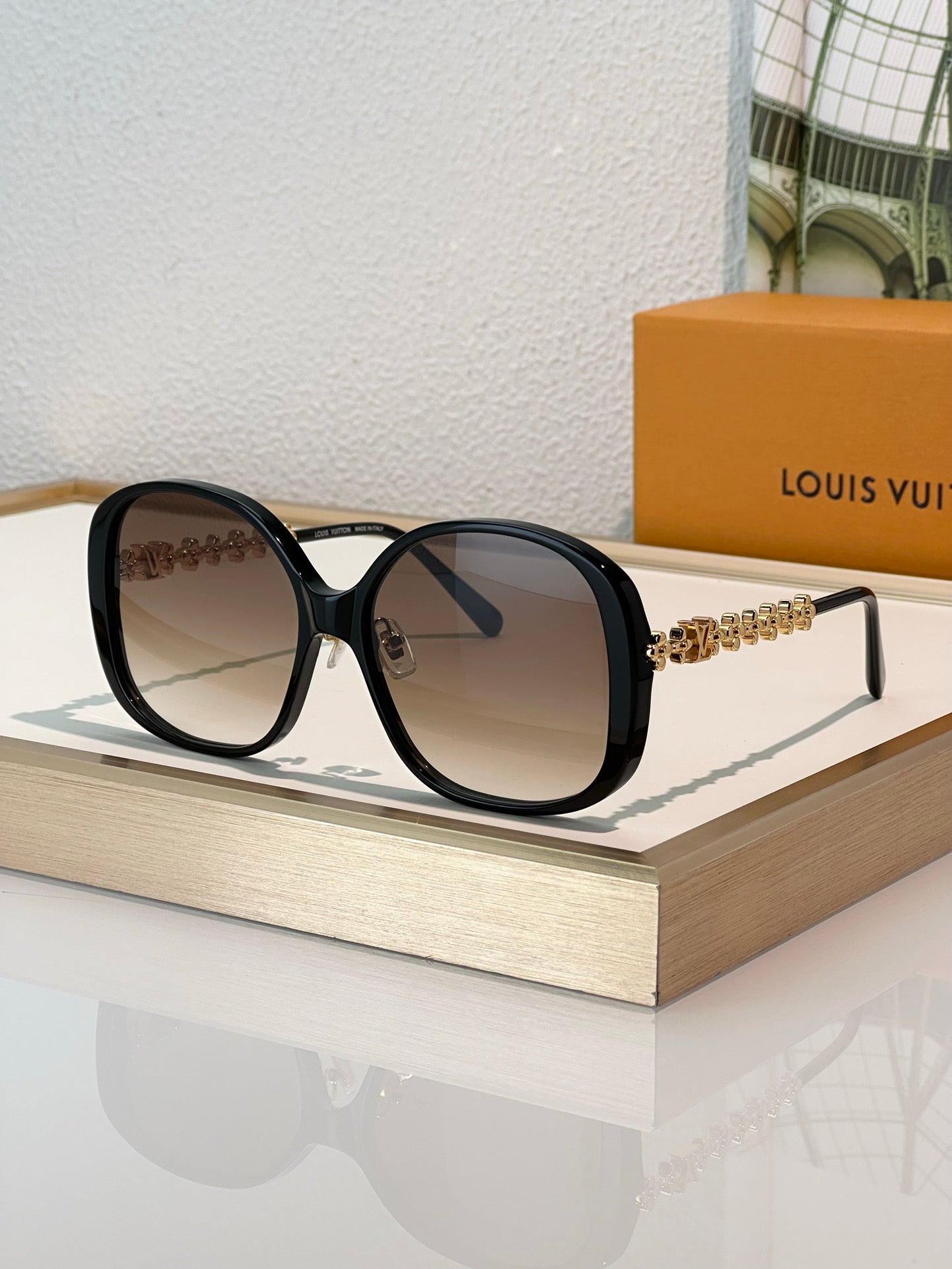 Louis Vuitton Z2456U LV Bloom Round Square Sunglasses  ✨ $650