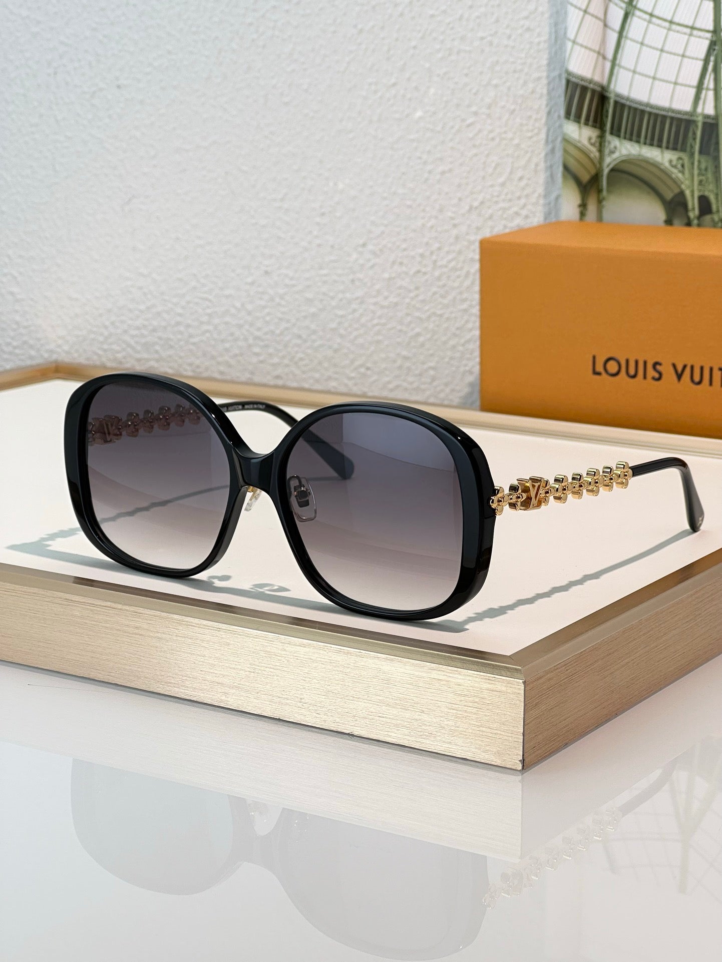 Louis Vuitton Z2456U LV Bloom Round Square Sunglasses  ✨ $650