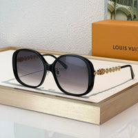 Louis Vuitton Z2456U LV Bloom Round Square Sunglasses  ✨ $650
