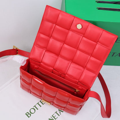 Bottega Veneta Classic size Padded Cassette leather bag 💚 - onlinechics.com