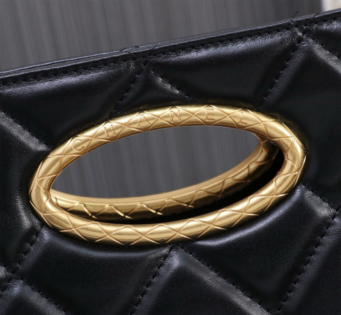 CHANEL LOOK 18 CLUTCH NEW Collection 24 Fall-Winter✨ - onlinechics.com