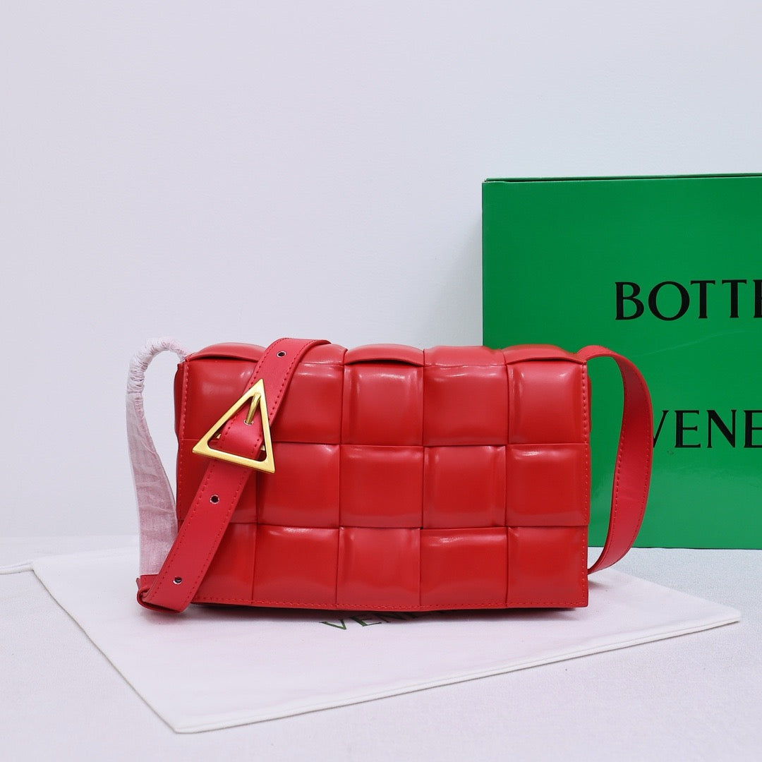 Bottega Veneta Classic size Padded Cassette leather bag 💚 - onlinechics.com