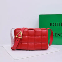 Bottega Veneta Classic size Padded Cassette leather bag 💚