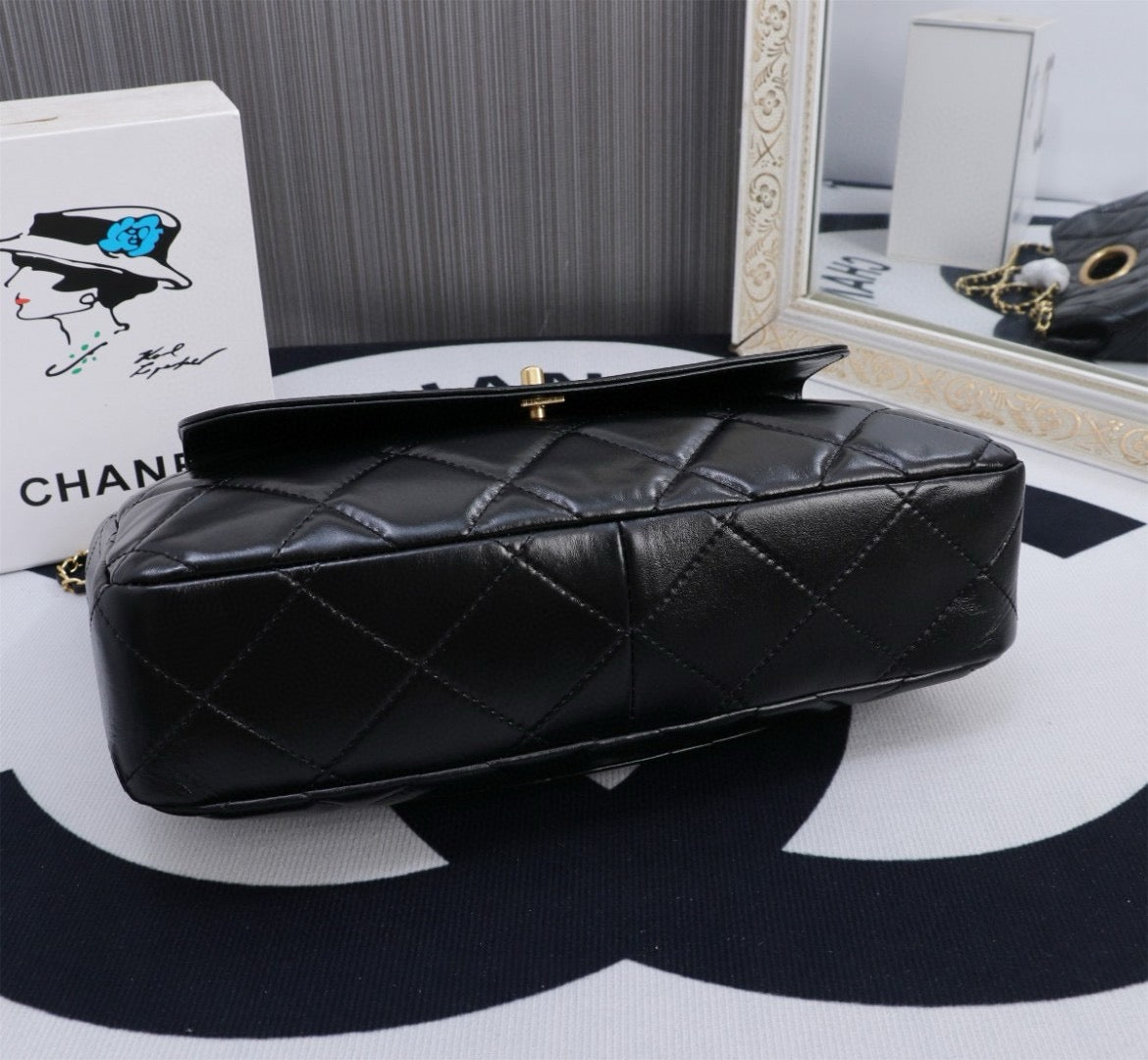 CHANEL LOOK 18 CLUTCH NEW Collection 24 Fall-Winter✨ - onlinechics.com