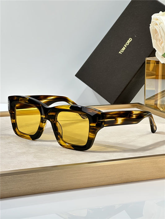 TOM FORD ILLIAS TF1554 Sunglasses 🔱