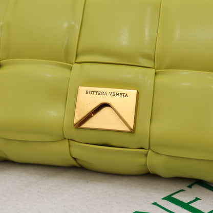 Bottega Veneta Classic size Padded Cassette leather bag 💚 - onlinechics.com