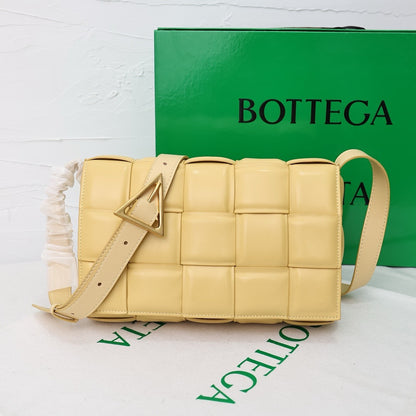 Bottega Veneta Classic size Padded Cassette leather bag 💚 - onlinechics.com