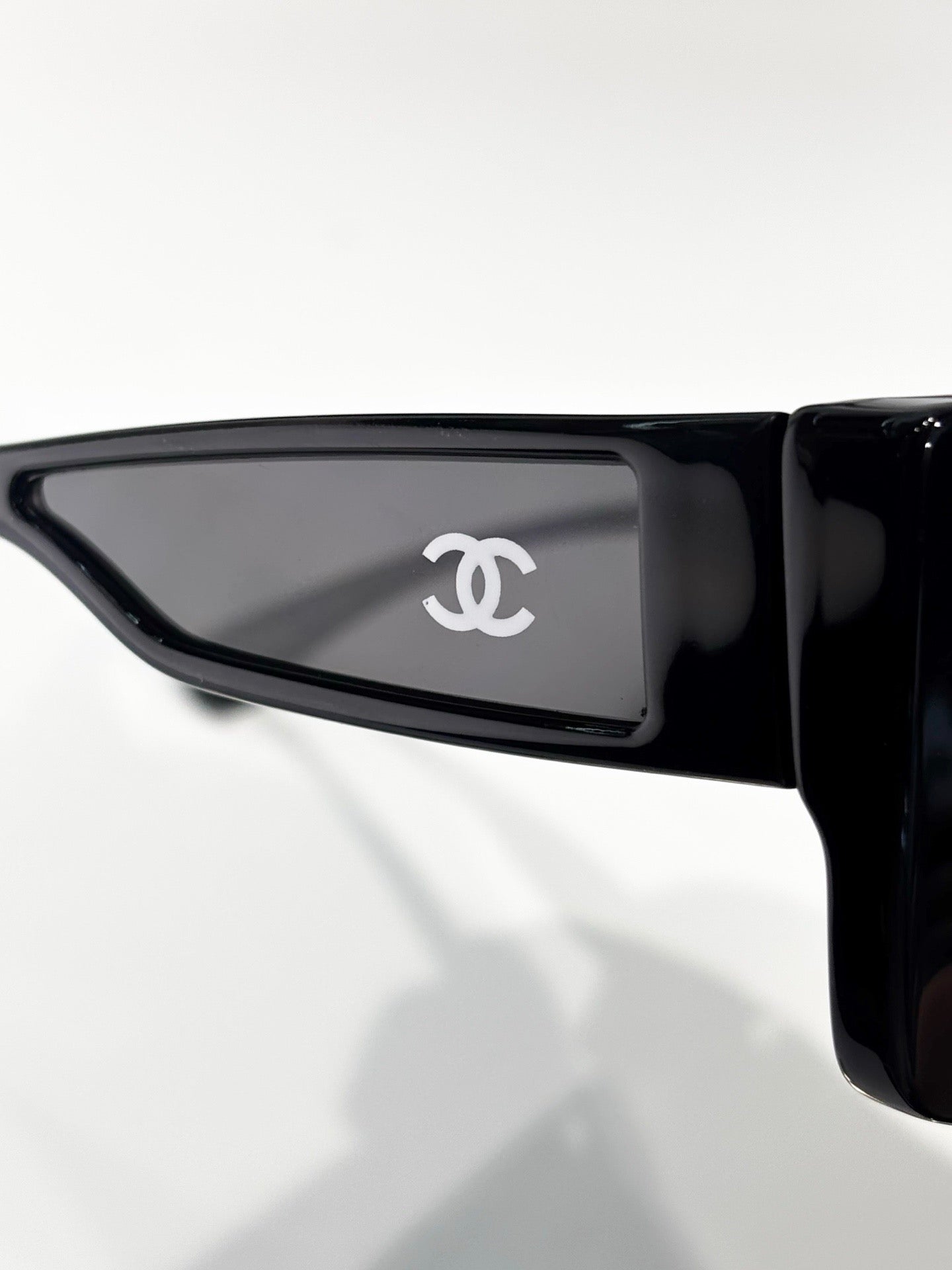 CHANEL 5430 Cat Eye Shape Sunglasses   🖤
