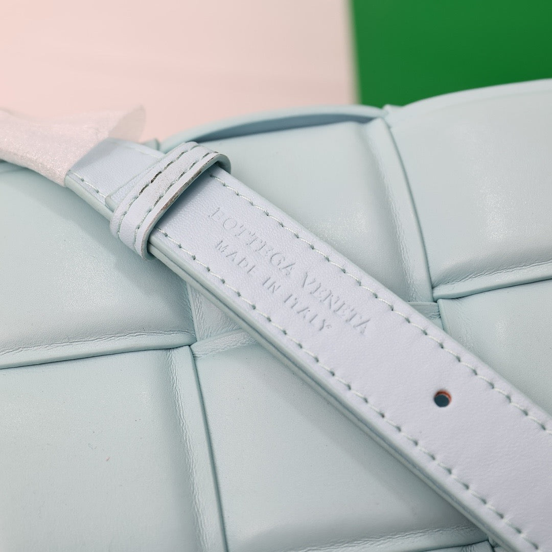 Bottega Veneta Classic size Padded Cassette leather bag 💚 - onlinechics.com