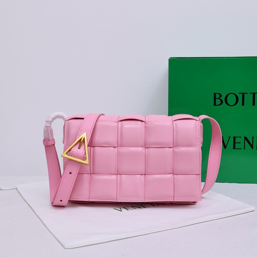 Bottega Veneta Classic size Padded Cassette leather bag 💚 - onlinechics.com