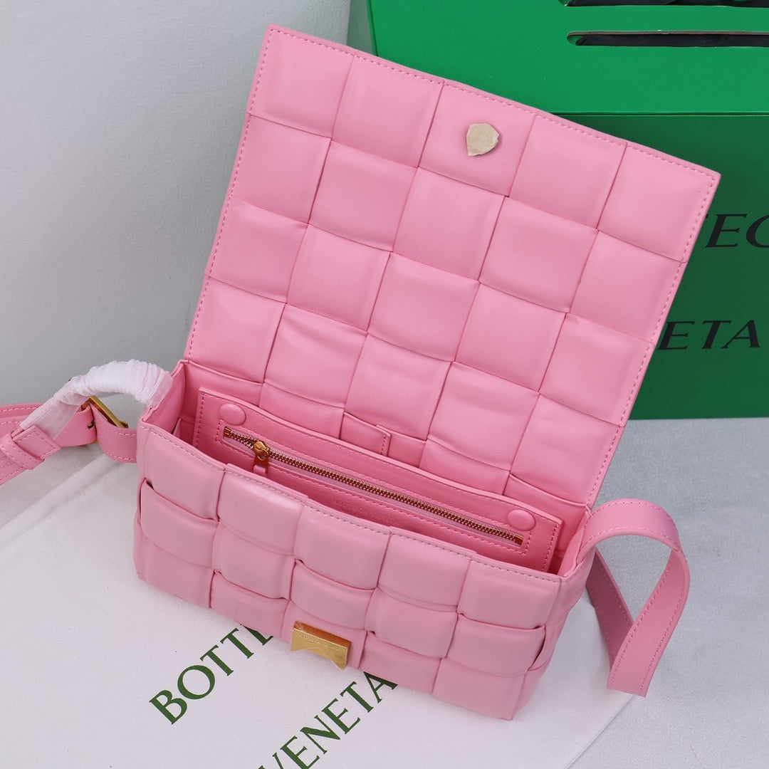 Bottega Veneta Classic size Padded Cassette leather bag 💚 - onlinechics.com