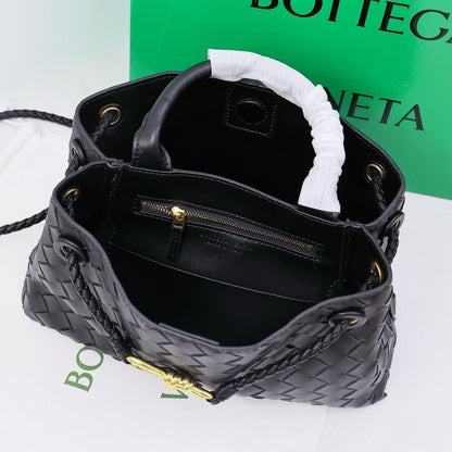 - Bottega Veneta Small Andiamo leather bag 💚 - onlinechics.com