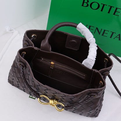 - Bottega Veneta Small Andiamo leather bag 💚 - onlinechics.com