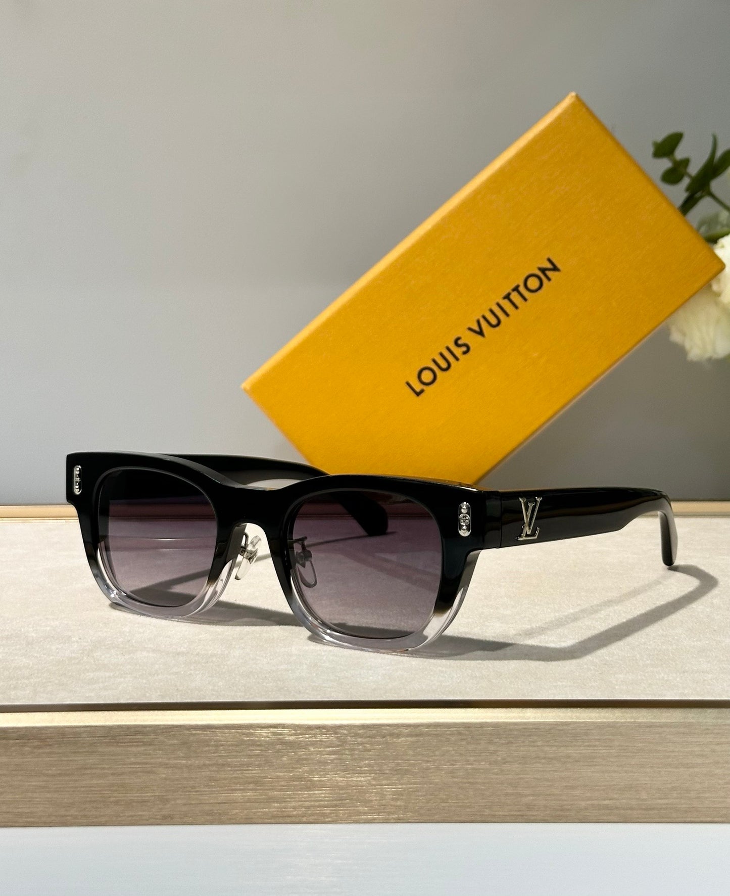 Louis Vuitton Z2184U New LV Confidence Square Round Sunglasses✨