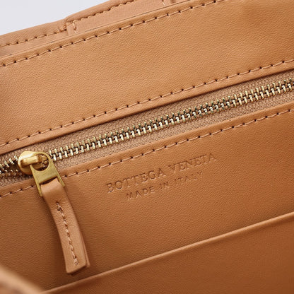 - Bottega Veneta Small Andiamo leather bag 💚 - onlinechics.com