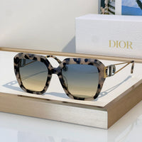 Dior  30Montaigne S6U CD 40083U Rectangular Sunglasses✨