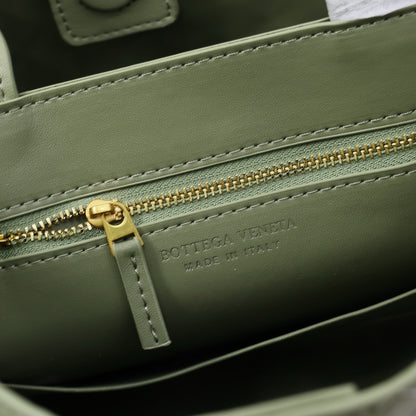 - Bottega Veneta Small Andiamo leather bag 💚 - onlinechics.com