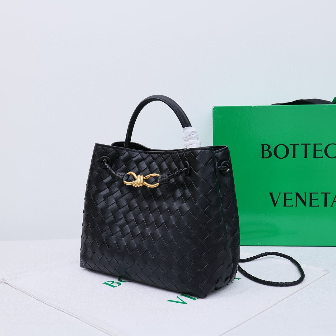 Bottega Veneta Medium Andiamo leather bag 💚 - onlinechics.com