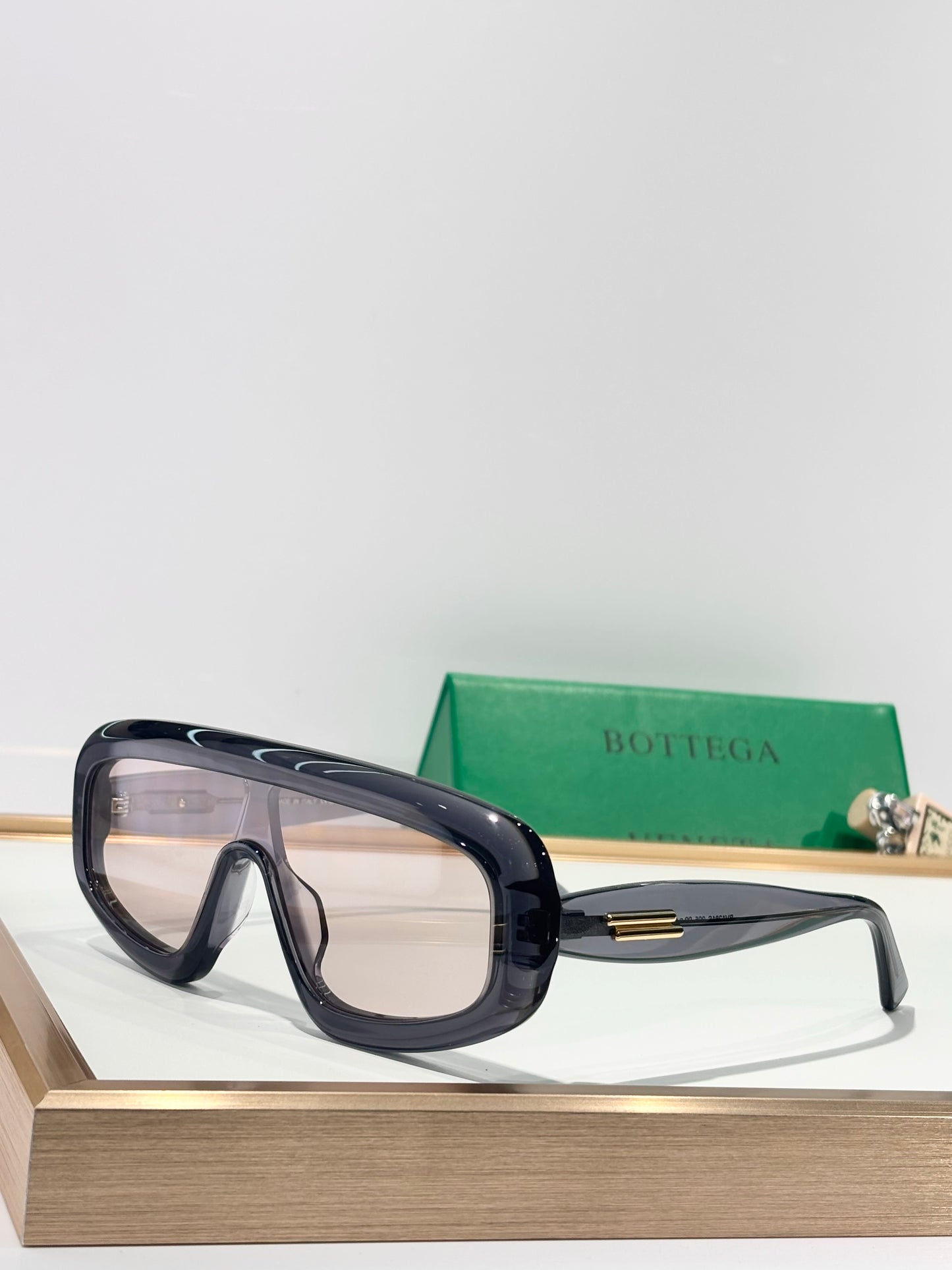 BOTTEGA VENETA  BV1281S 001 - As Seen On Tracee Ellis Ross & Pooja Hegde Sunglasses💚