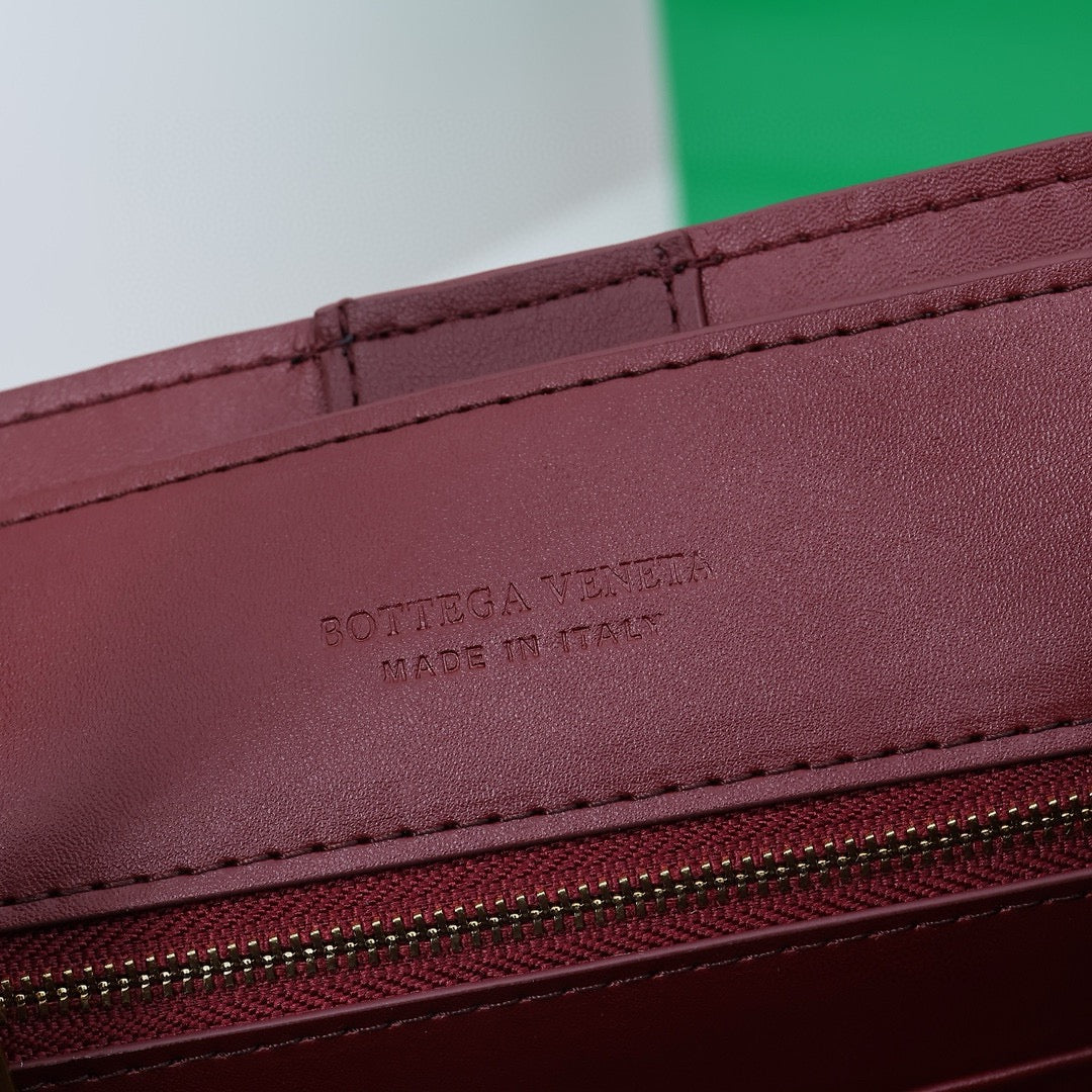 Bottega Veneta Medium Andiamo leather bag 💚 - onlinechics.com