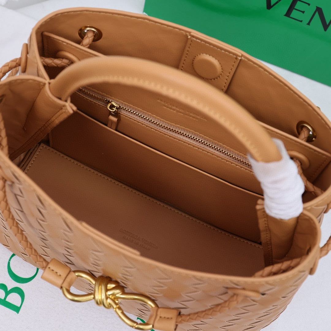 Bottega Veneta Medium Andiamo leather bag 💚 - onlinechics.com