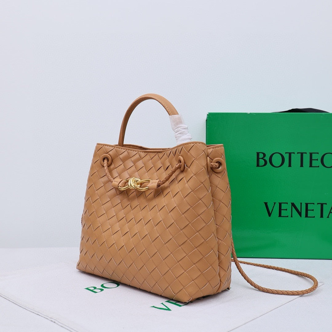 Bottega Veneta Medium Andiamo leather bag 💚 - onlinechics.com