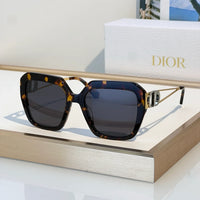 Dior  30Montaigne S6U CD 40083U Rectangular Sunglasses✨