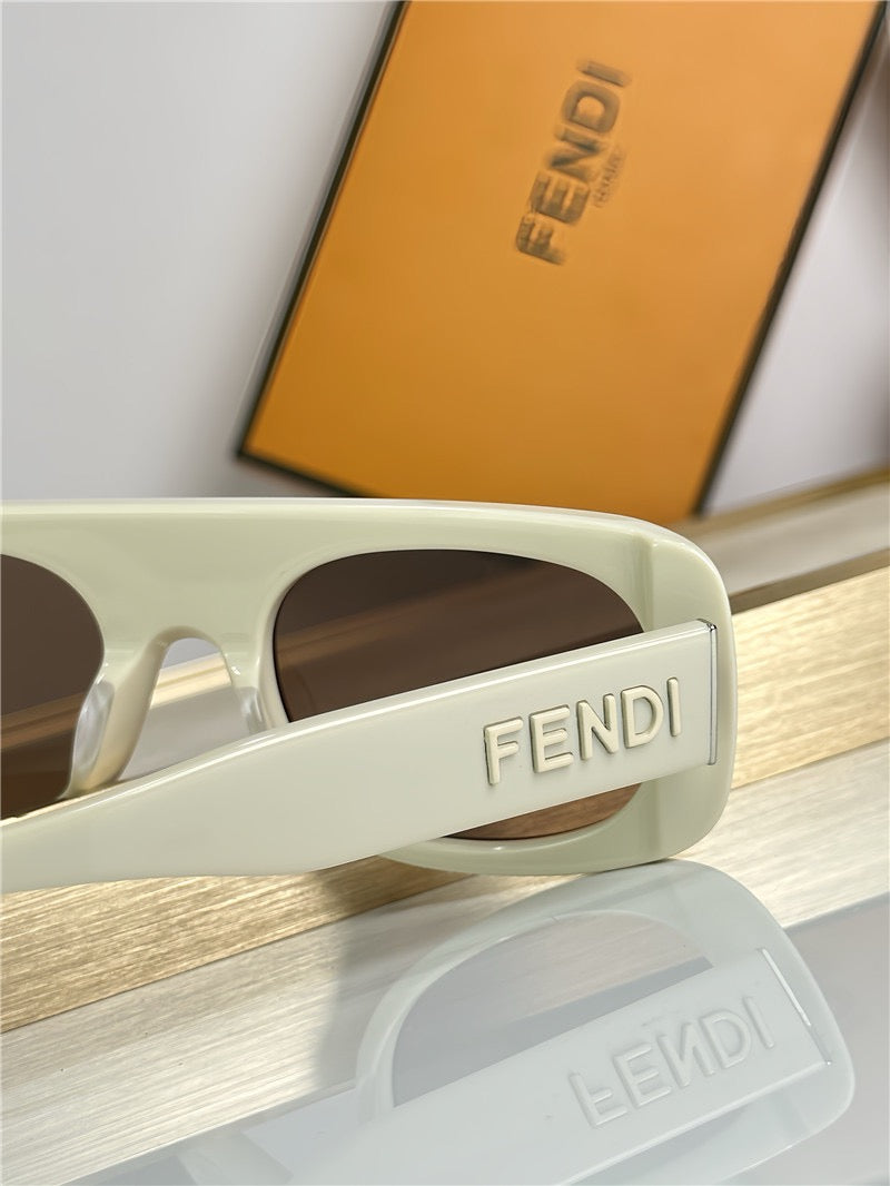 FENDI FF 40095 Logo Fendigraphy Sunglasses✨