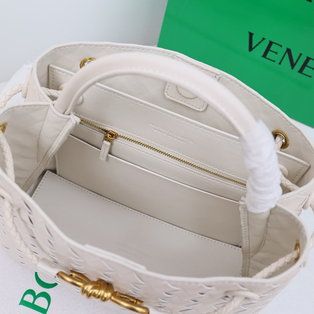 Bottega Veneta Medium Andiamo leather bag 💚 - onlinechics.com
