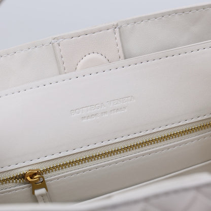 Bottega Veneta Medium Andiamo leather bag 💚 - onlinechics.com