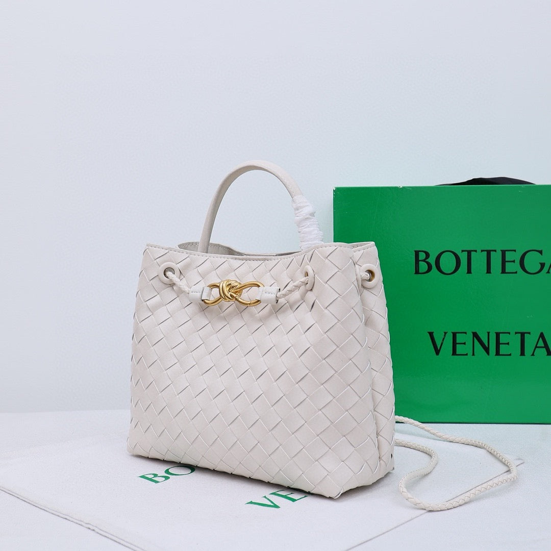 Bottega Veneta Medium Andiamo leather bag 💚 - onlinechics.com