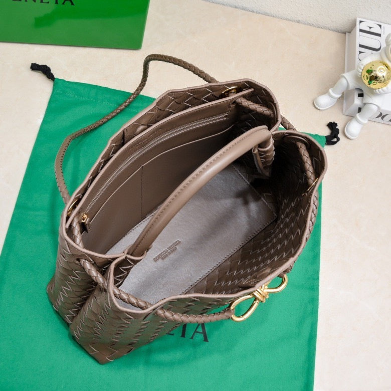 Bottega Veneta Medium Andiamo leather bag 💚 - onlinechics.com