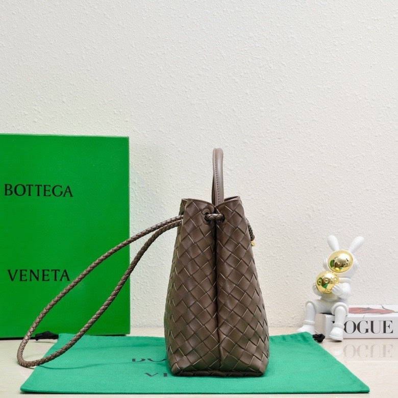 Bottega Veneta Medium Andiamo leather bag 💚 - onlinechics.com